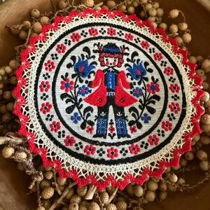 Vintage Tiroler Webkunst Folk Art Hand Stitched Crocheted Doily Mat Art